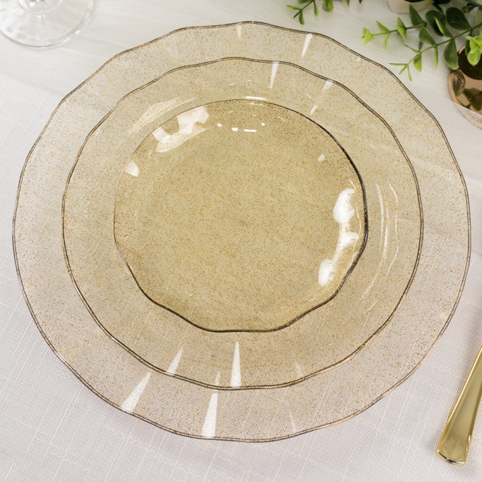 10 Round Plastic Salad Dinner Plates with Gold Wavy Rim - Disposable Tableware