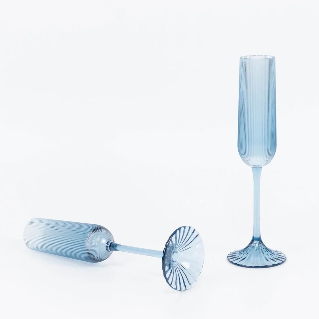 12 Vintage 4 oz Plastic Champagne Flutes Ribbed Disposable Glasses