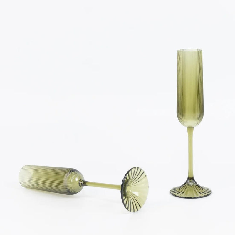 12 Vintage 4 oz Plastic Champagne Flutes Ribbed Disposable Glasses