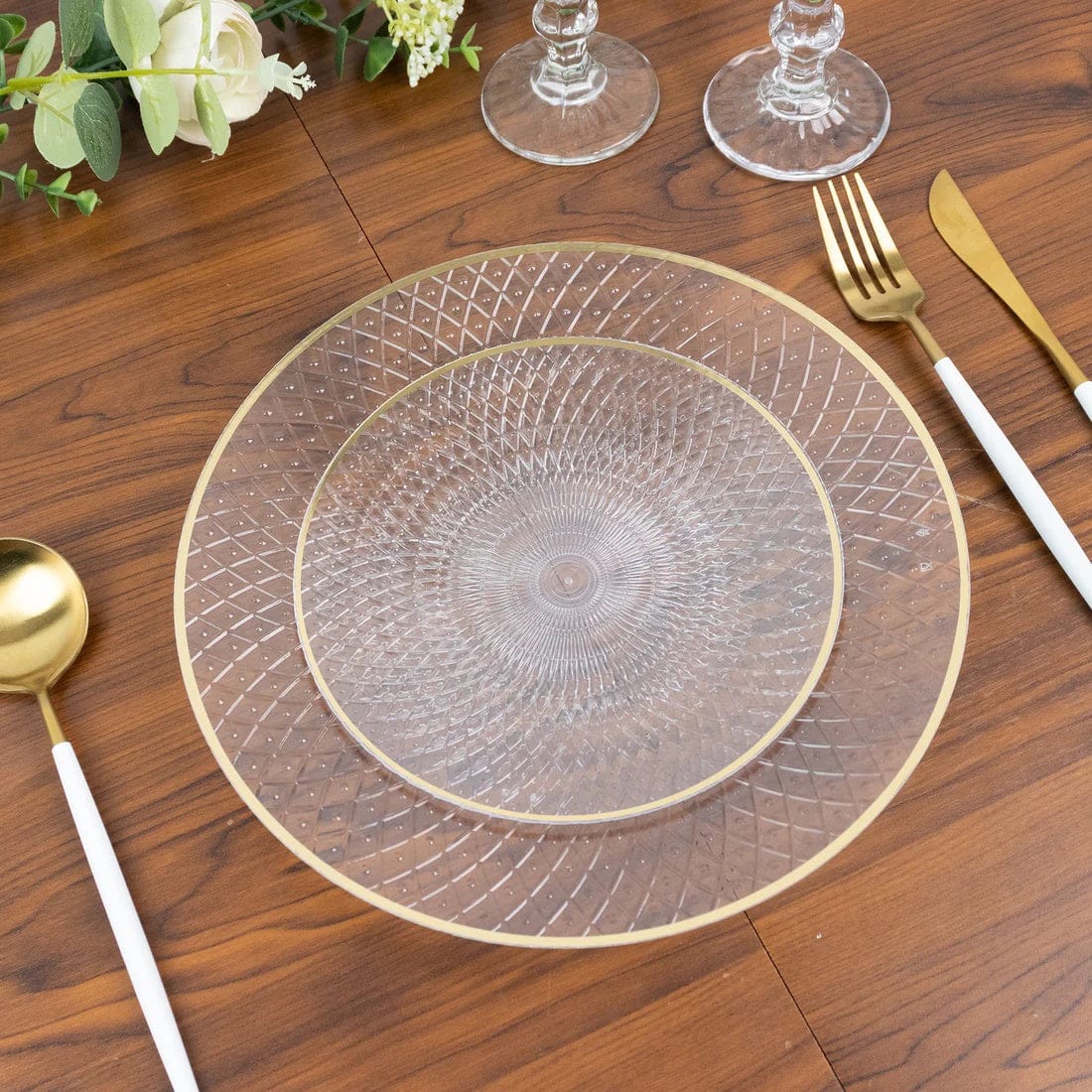 20 Round Plastic Salad Dinner Plates with Diamond Cut Pattern and Gold Rim