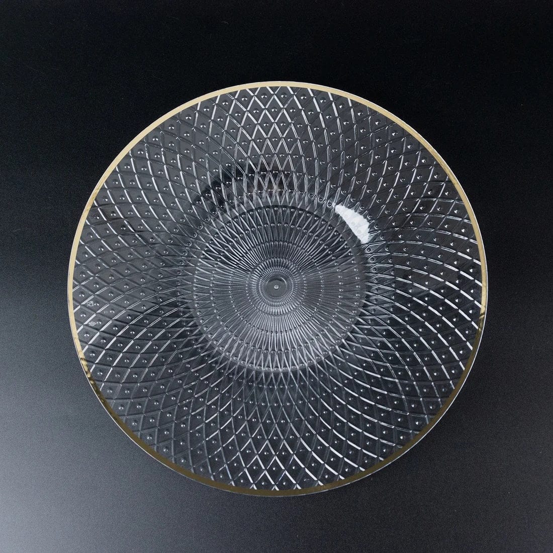 20 Round Plastic Salad Dinner Plates with Diamond Cut Pattern and Gold Rim