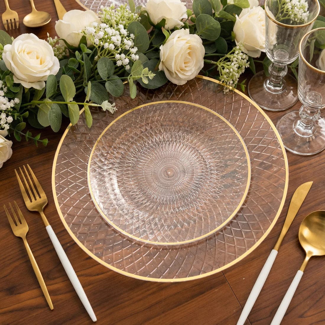 20 Round Plastic Salad Dinner Plates with Diamond Cut Pattern and Gold Rim