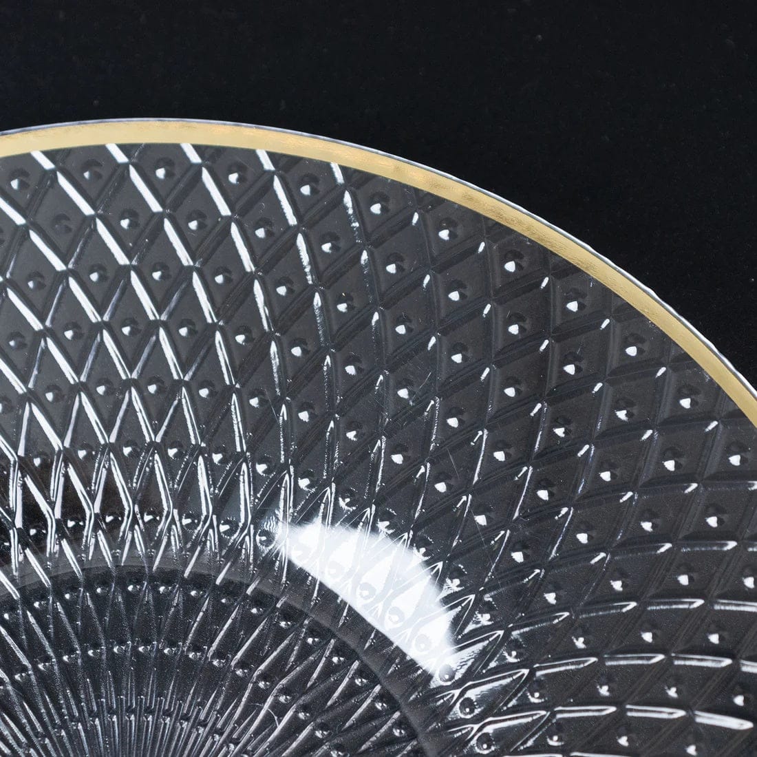 20 Round Plastic Salad Dinner Plates with Diamond Cut Pattern and Gold Rim