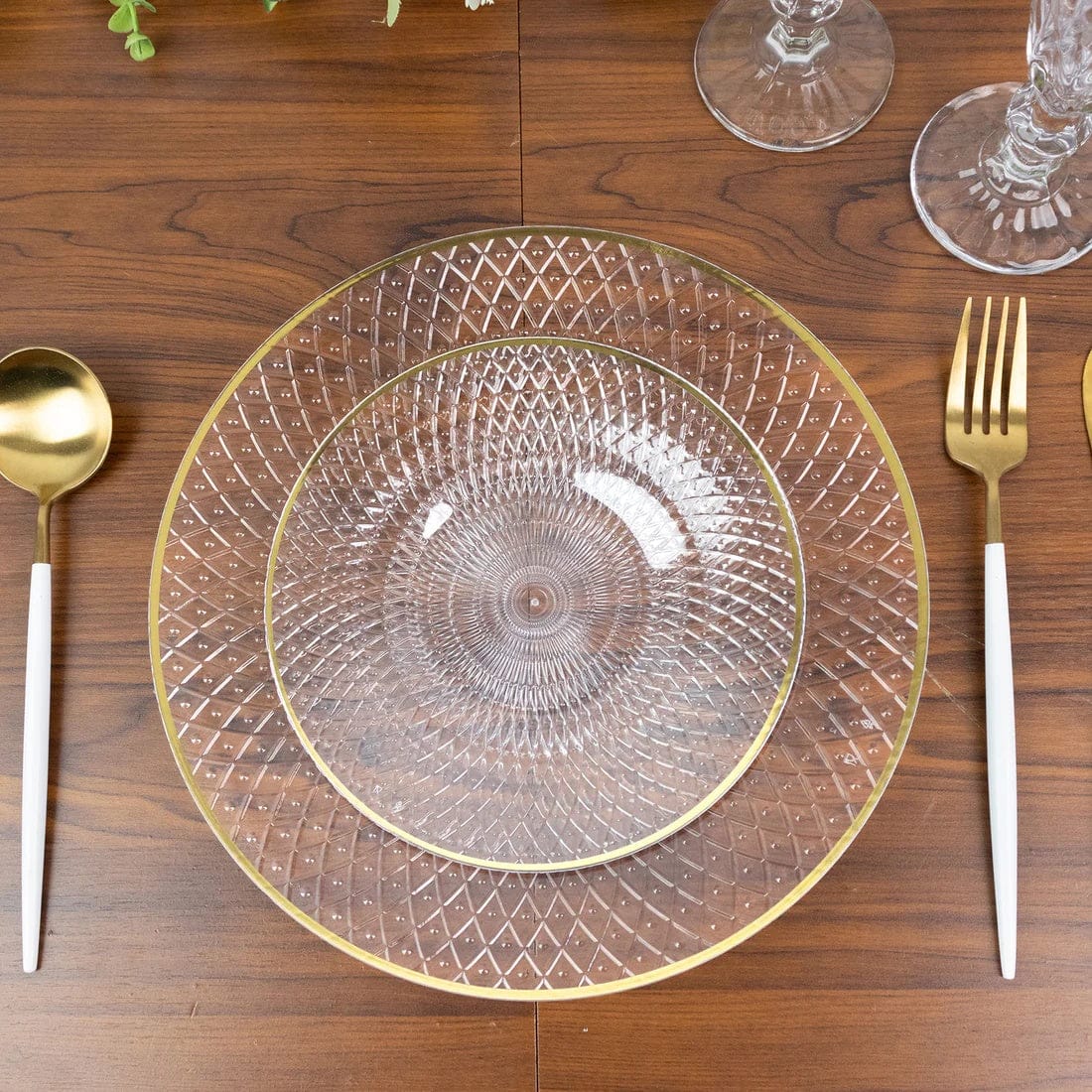 20 Round Plastic Salad Dinner Plates with Diamond Cut Pattern and Gold Rim