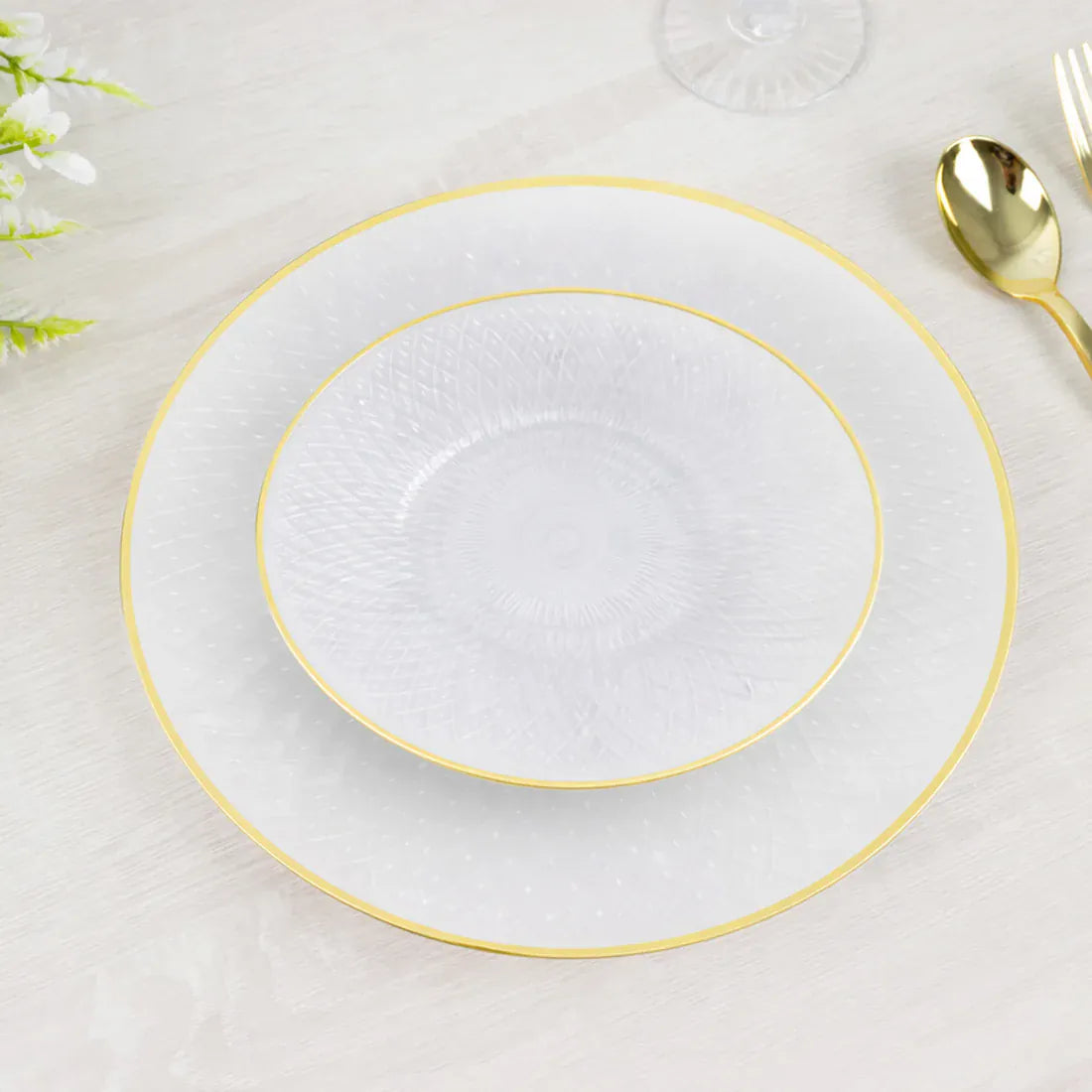 20 Round Plastic Salad Dinner Plates with Diamond Cut Pattern and Gold Rim