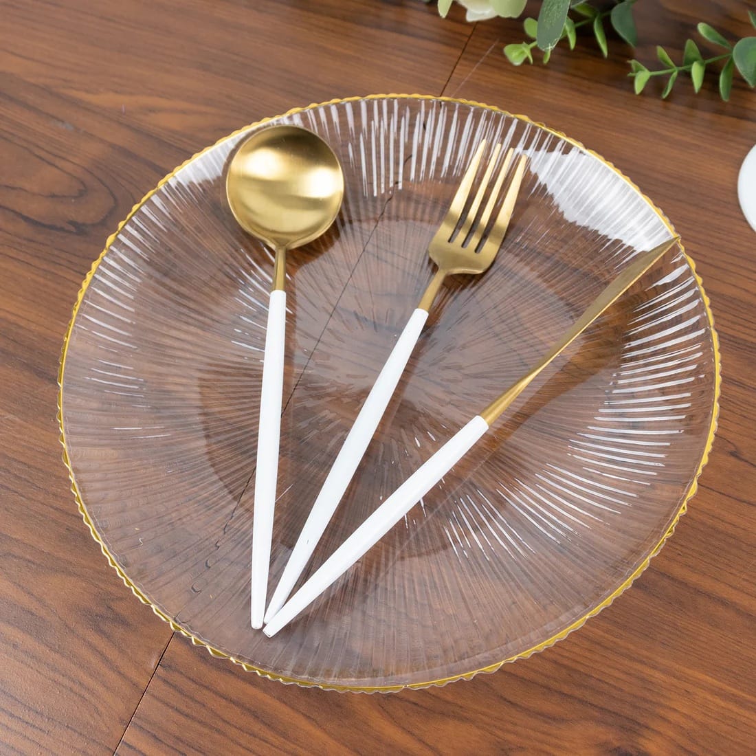 20 Round Plastic Salad Dinner Plates with Ribbed Pattern and Gold Rim - Clear