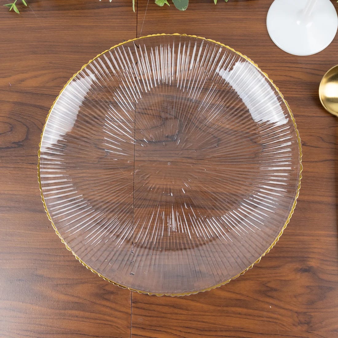 20 Round Plastic Salad Dinner Plates with Ribbed Pattern and Gold Rim - Clear