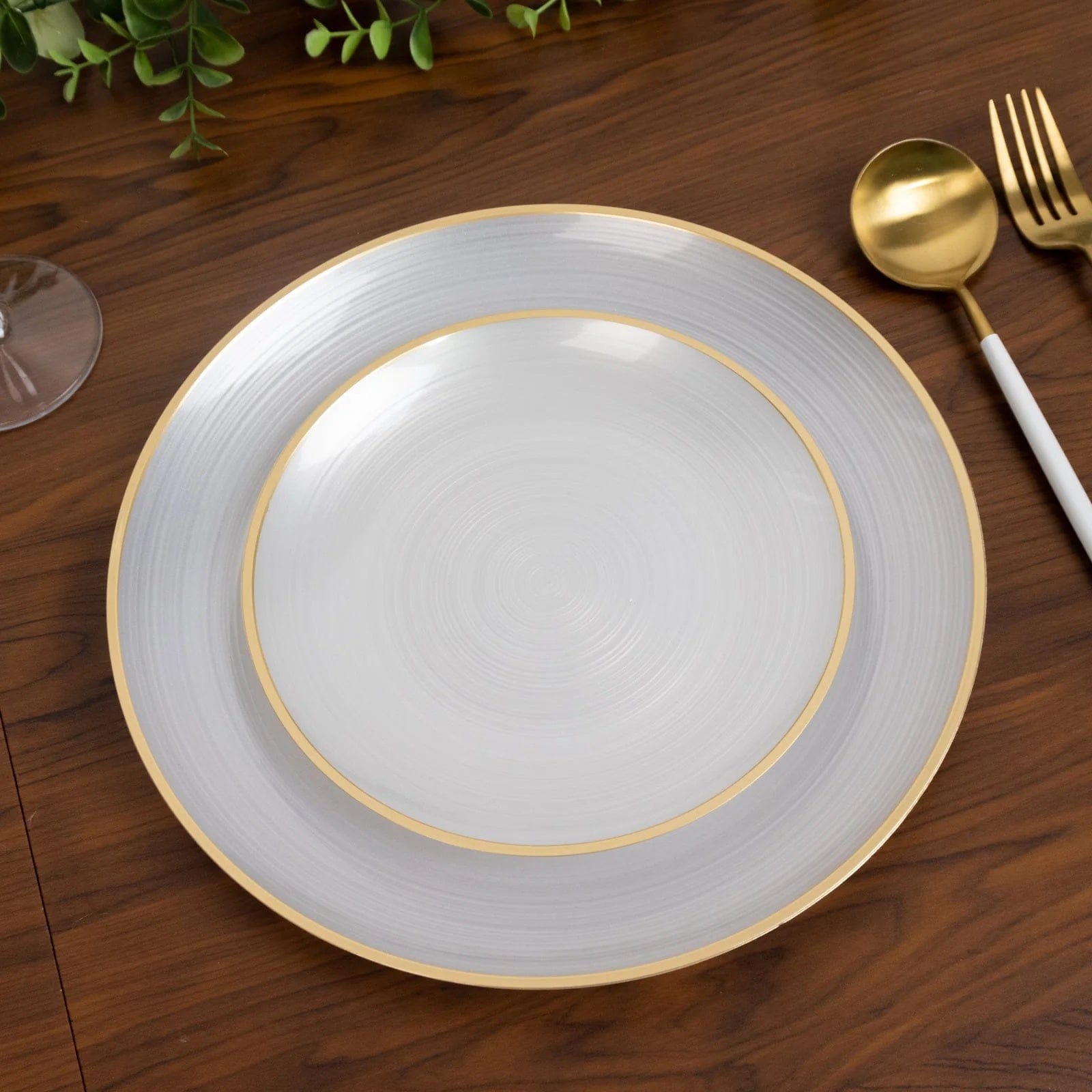 20 Round Salad Dinner Plastic Plates with Gold Rim
