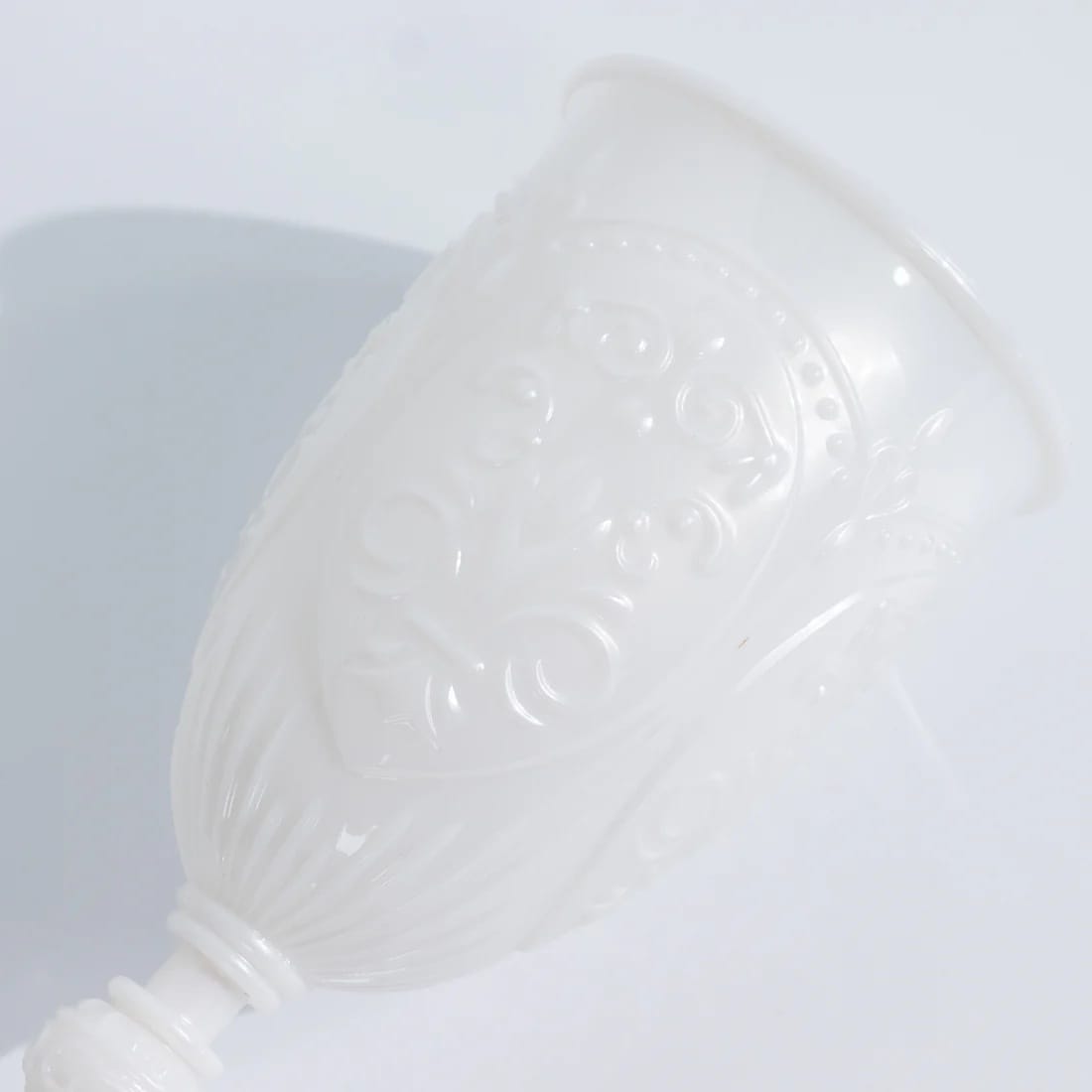 24 Transparent 10 oz Retro Embossed Plastic Wine Glasses