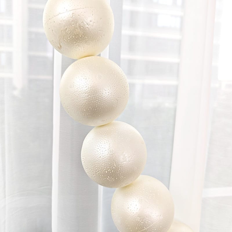 6 ft Foam Garland with 20 Pearls - White BKDP_DECOR_PRL_10CM_WHT