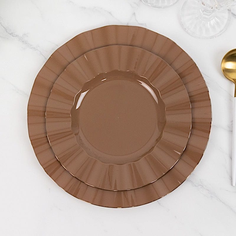 10 Round Plastic Salad Dinner Plates with Gold Wavy Rim - Disposable Tableware