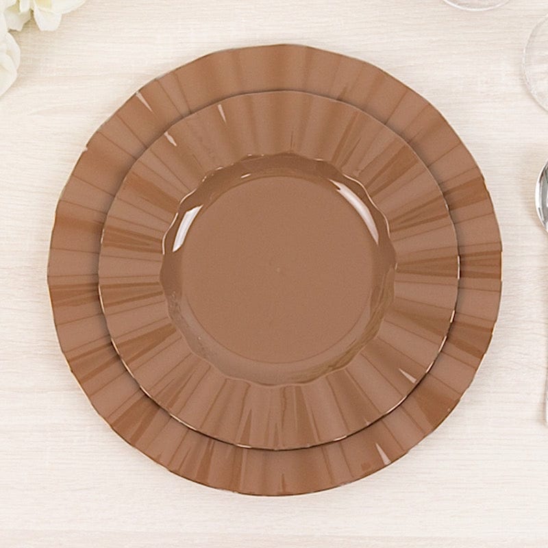 10 Round Plastic Salad Dinner Plates with Gold Wavy Rim - Disposable Tableware