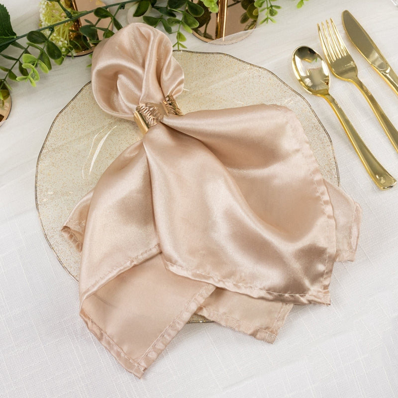 10 Round Plastic Salad Dinner Plates with Gold Wavy Rim - Disposable Tableware