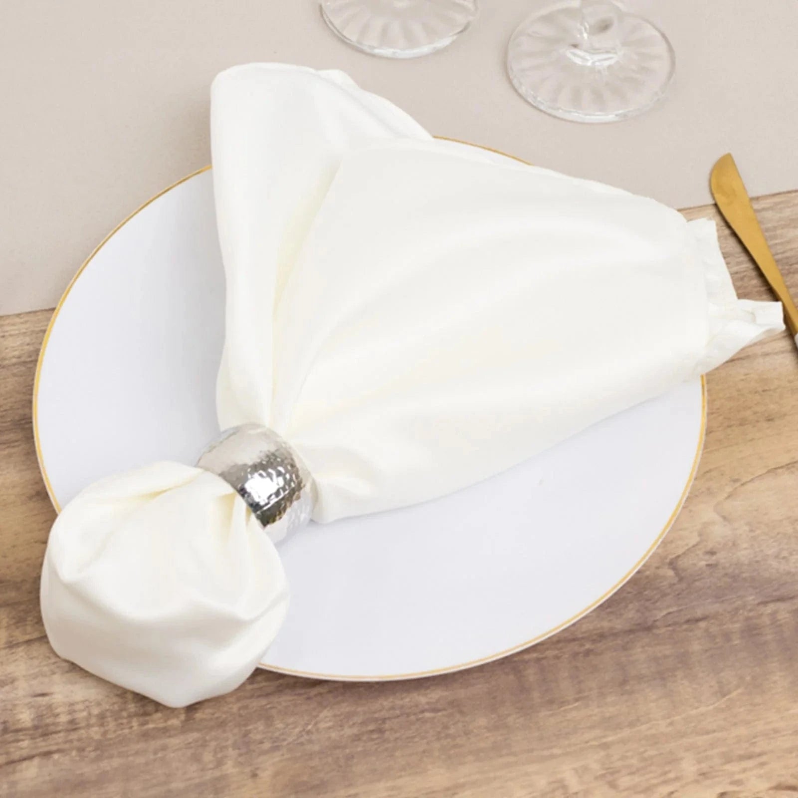 5 Lamour Satin Napkins