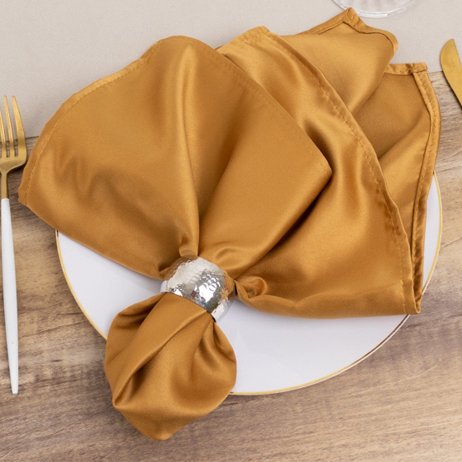 5 Lamour Satin Napkins