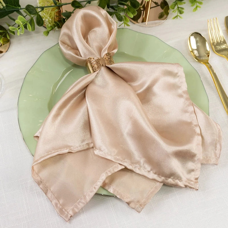 10 Round Plastic Salad Dinner Plates with Gold Wavy Rim - Disposable Tableware