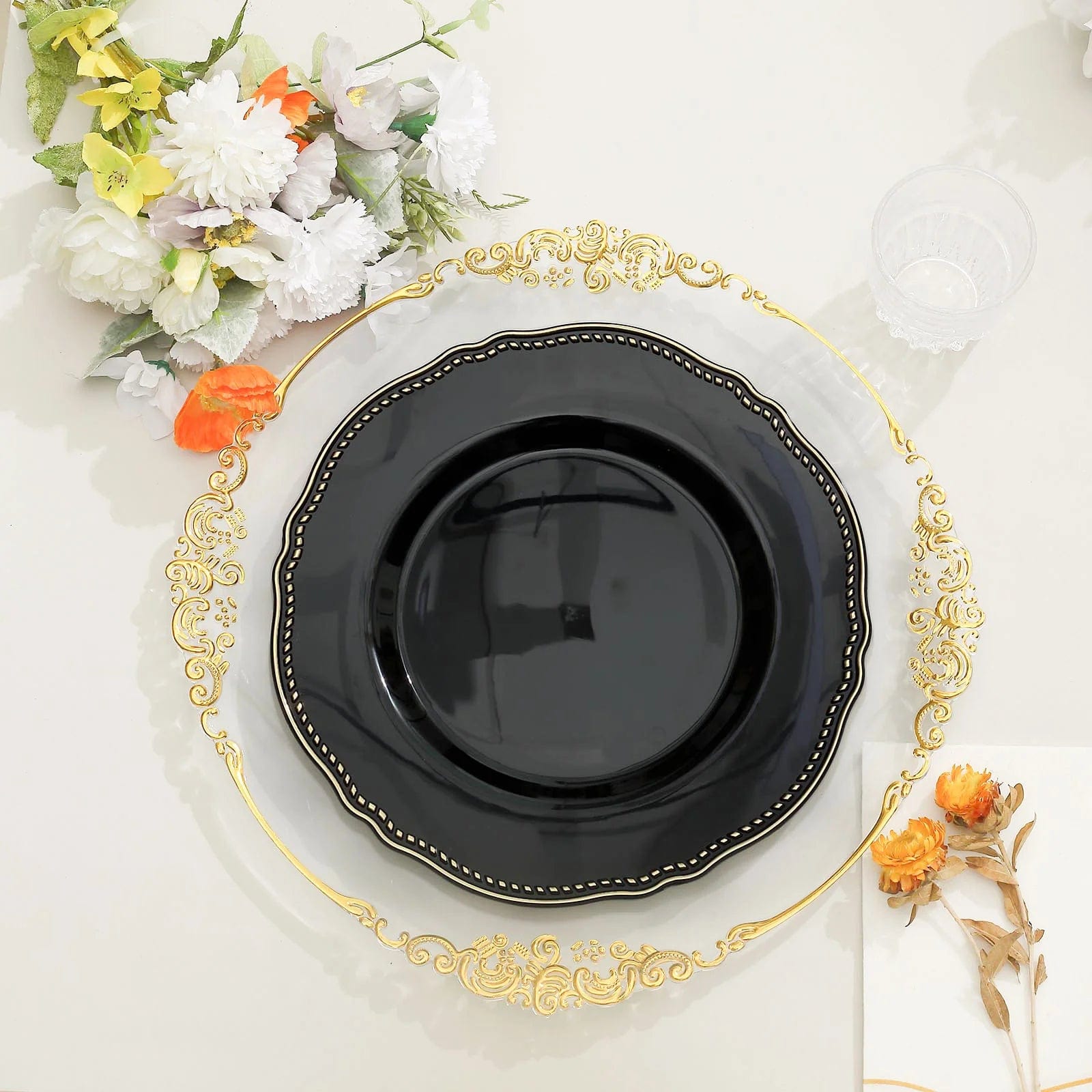 10 Round Plastic Dinner Plates with Gold Scalloped Rim - Disposable Tableware