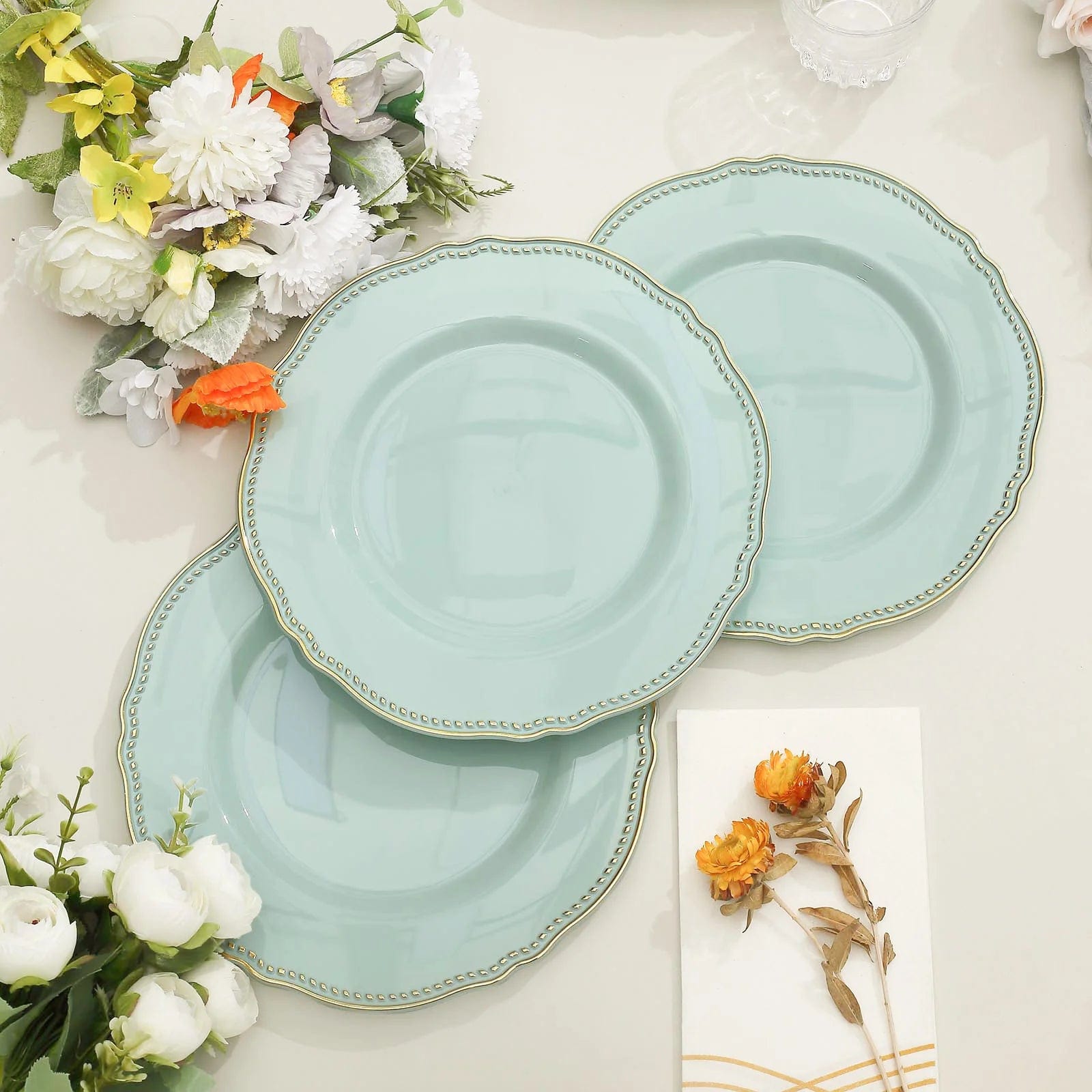 10 Round Plastic Dinner Plates with Gold Scalloped Rim - Disposable Tableware
