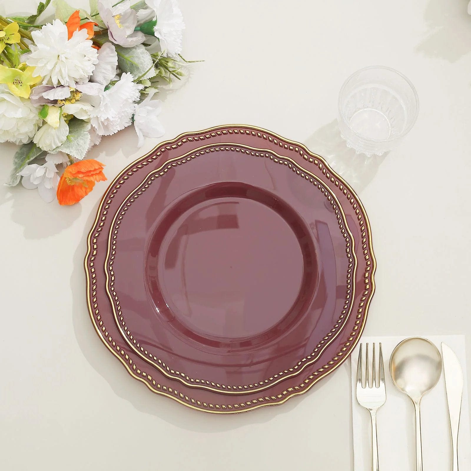 10 Round Plastic Dinner Plates with Gold Scalloped Rim - Disposable Tableware
