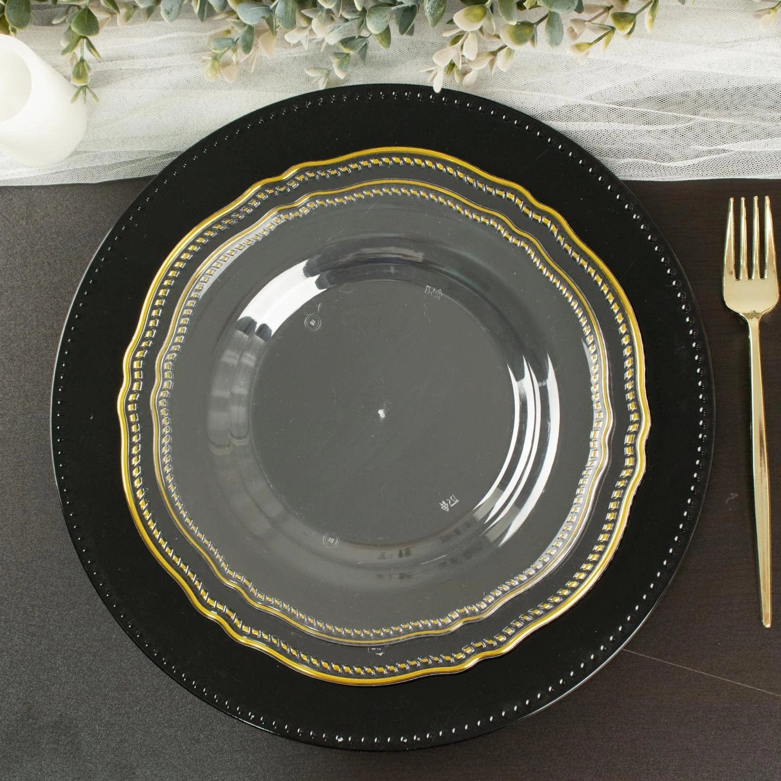 10 Round Plastic Dinner Plates with Gold Scalloped Rim - Disposable Tableware