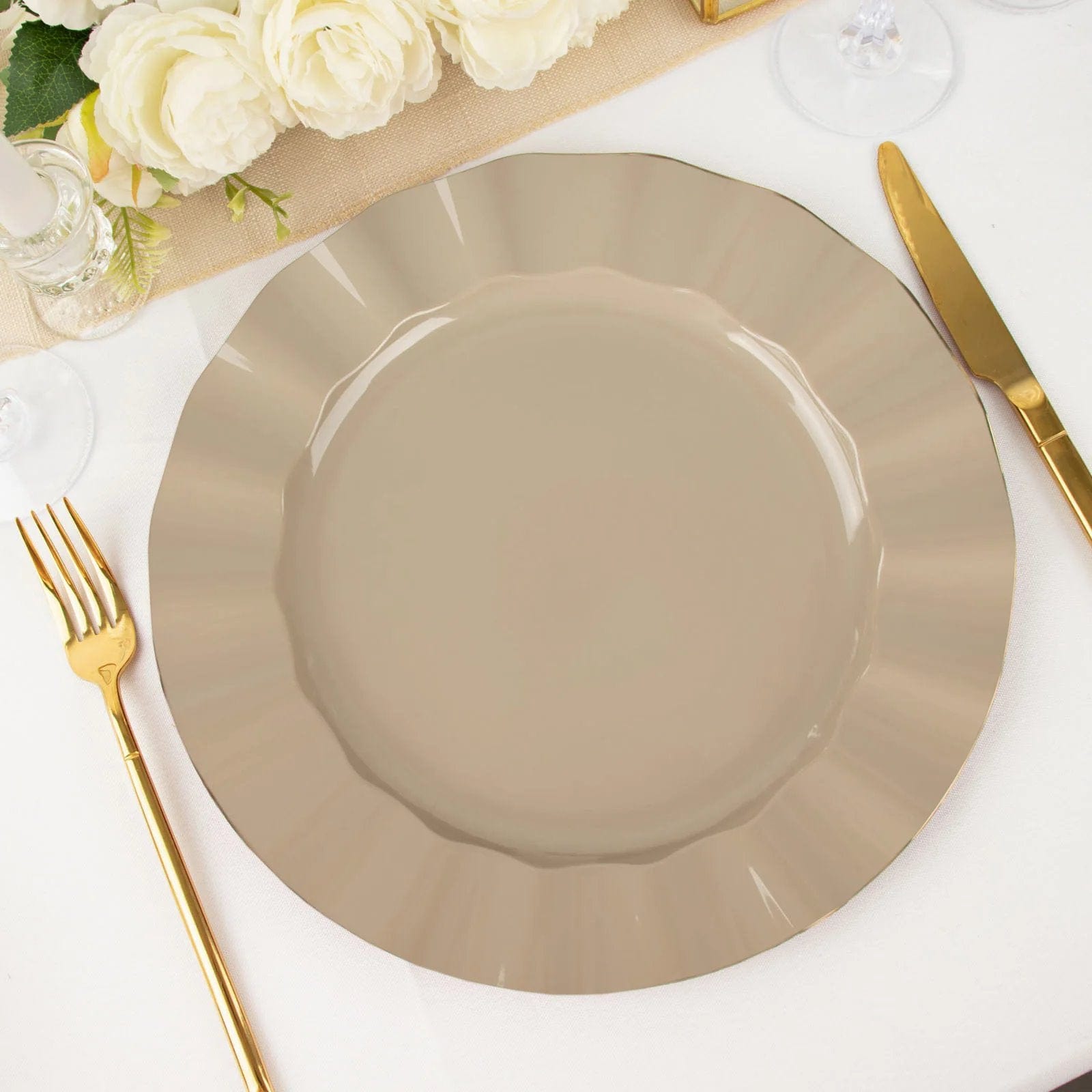 10 Round Plastic Salad Dinner Plates with Gold Wavy Rim - Disposable Tableware