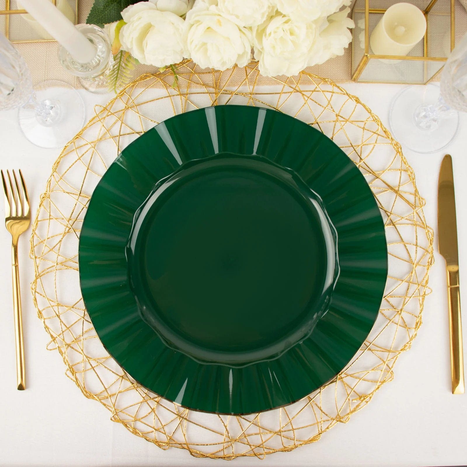 10 Round Plastic Salad Dinner Plates with Gold Wavy Rim - Disposable Tableware