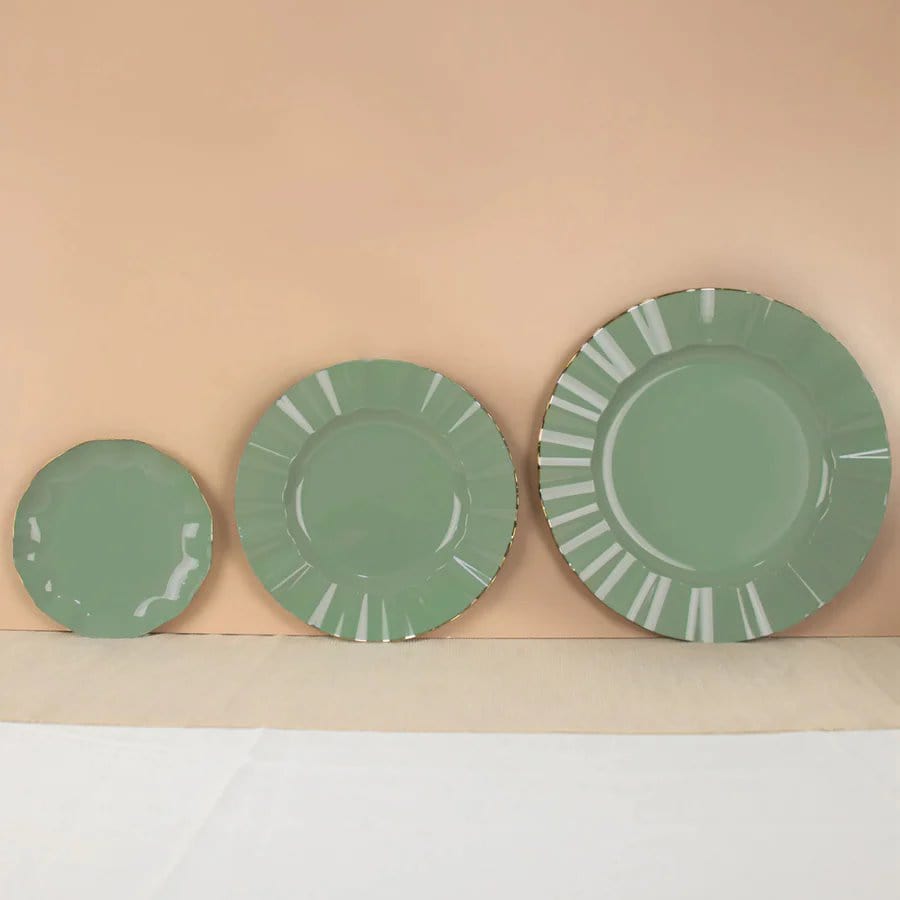 10 White Round Plastic Salad Dinner Plates with Gold Wavy Rim - Disposable Tableware