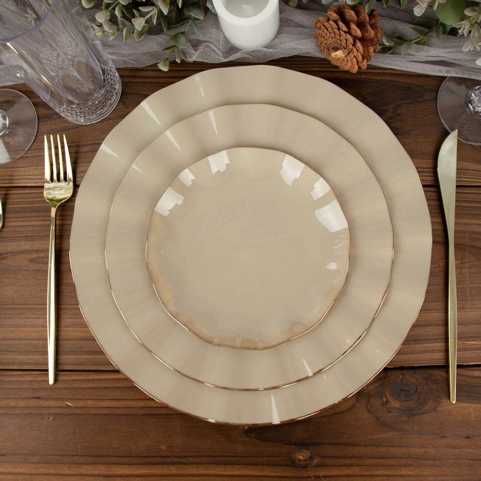 10 White Round Plastic Salad Dinner Plates with Gold Wavy Rim - Disposable Tableware