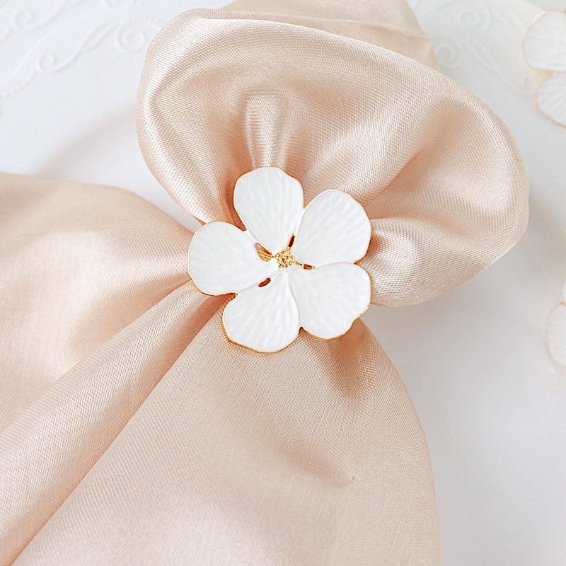 4 Metallic Napkin Rings with Flower Design - Gold and White NAP_RING27_WHTGD